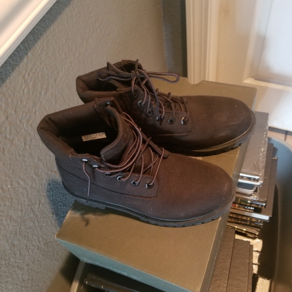 Shoes - Picture 2 of 4